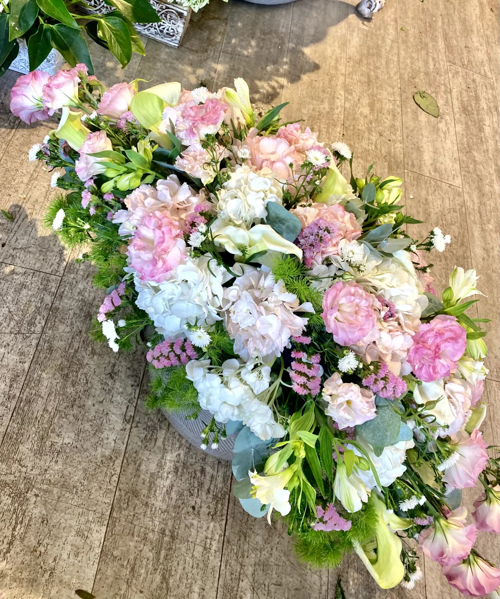 deuil raquette dessus de cercueil magnolia antibes (2)