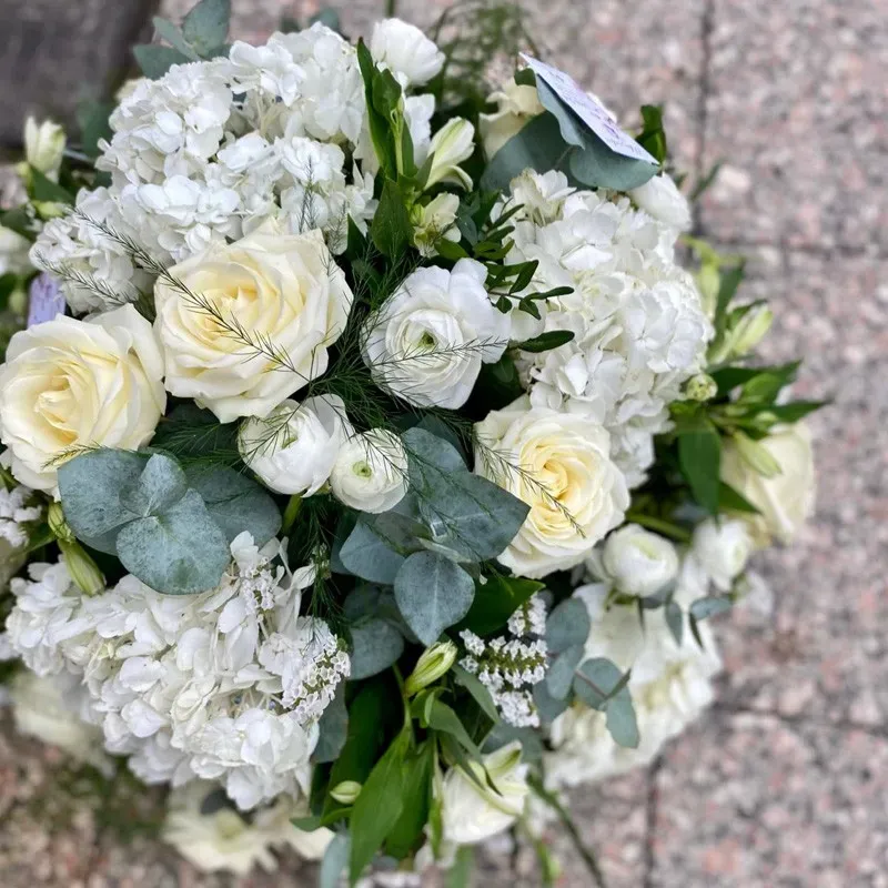fleurs deuil coussin hommage magnolia antibes (3)