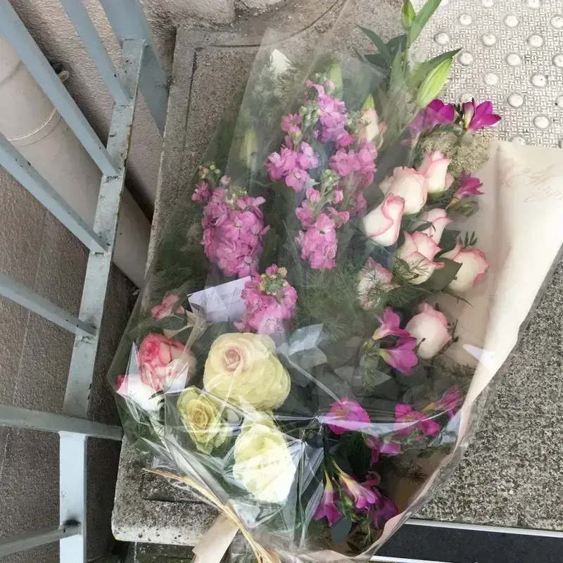 deuils fleurs gerbe magnolia antibes (1)